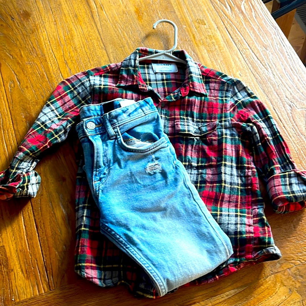 A holiday classic duo. Old Navy flannel pairs nice with H&M jeans.